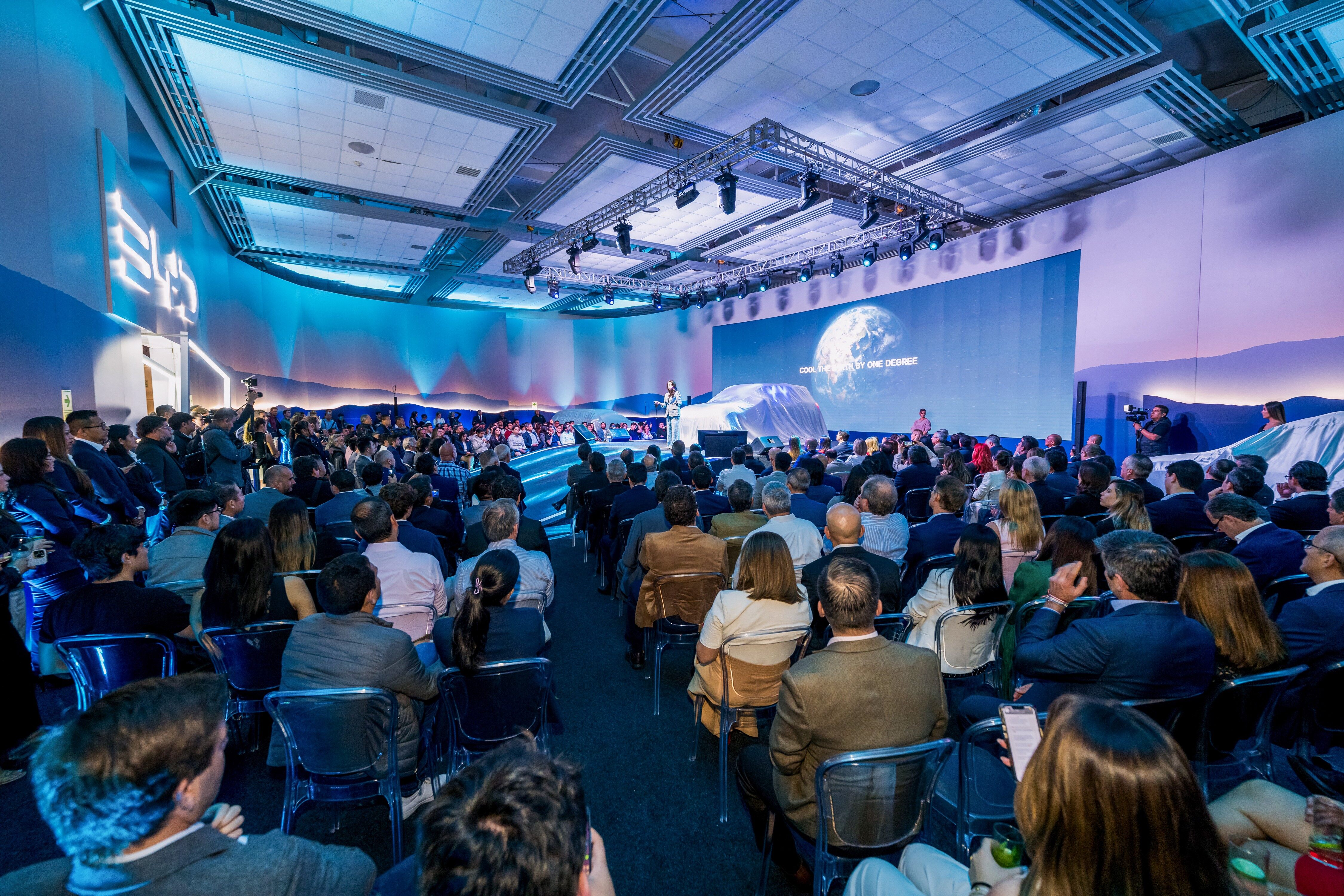 Selling Electric Car Brand Arrives in Peru